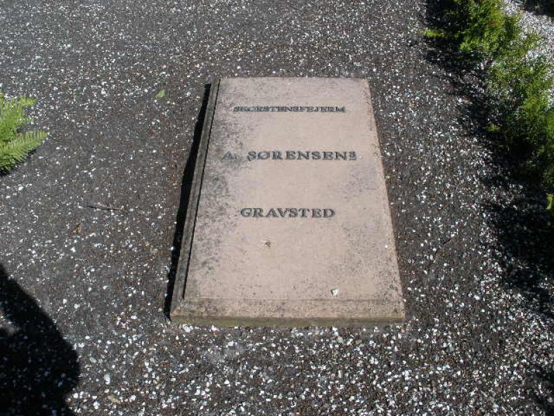 A. Soerensen's gravsted.JPG